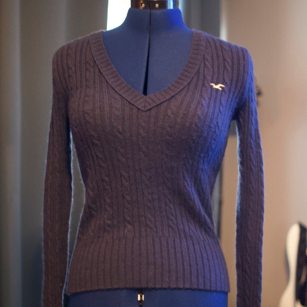 Hollister V-Neck Cable Knit Sweater - Large